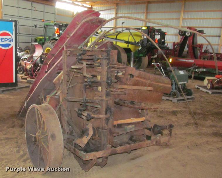 John Deere corn binder in Lino Lakes, MN Item K4825 sold Purple Wave