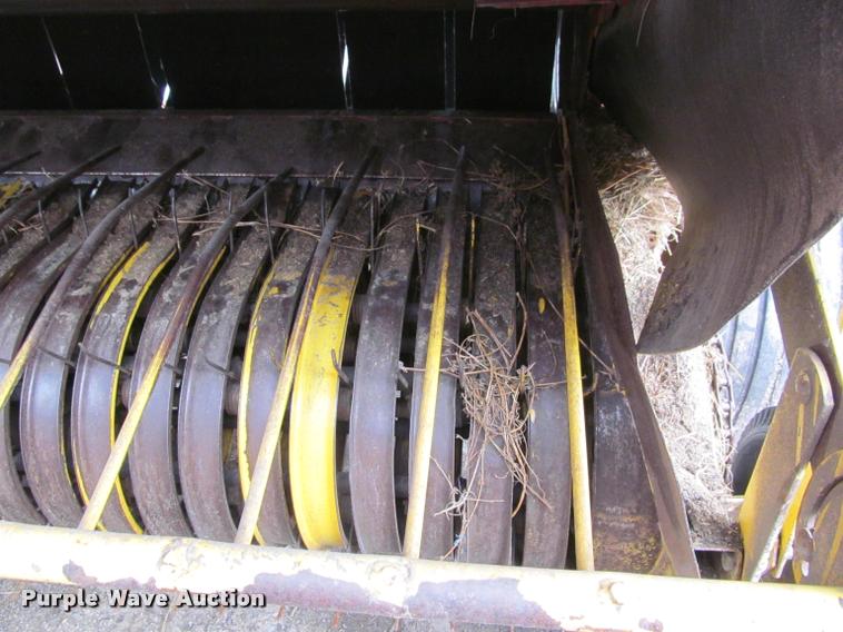 image for item K4881 1997 New Holland 664 round baler