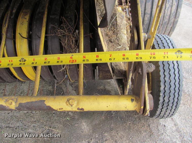 image for item K4881 1997 New Holland 664 round baler