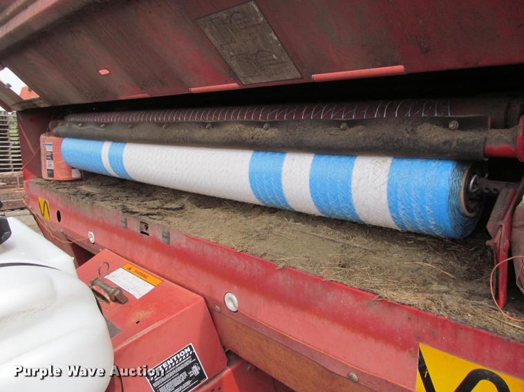 image for item K4881 1997 New Holland 664 round baler