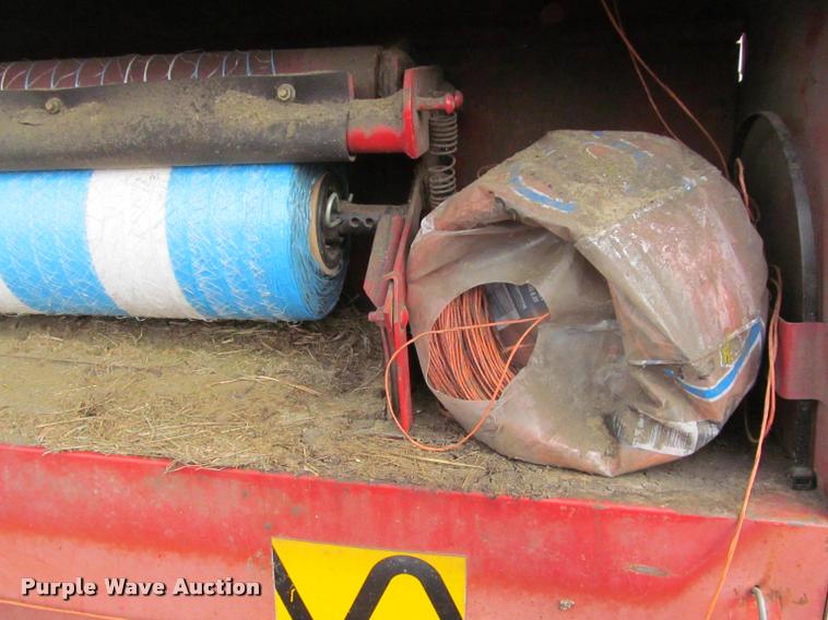 image for item K4881 1997 New Holland 664 round baler