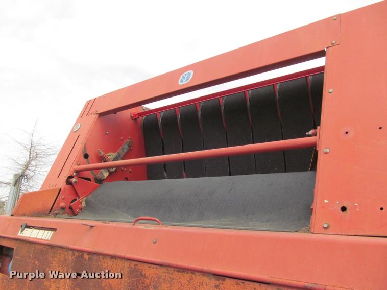 image for item K4881 1997 New Holland 664 round baler