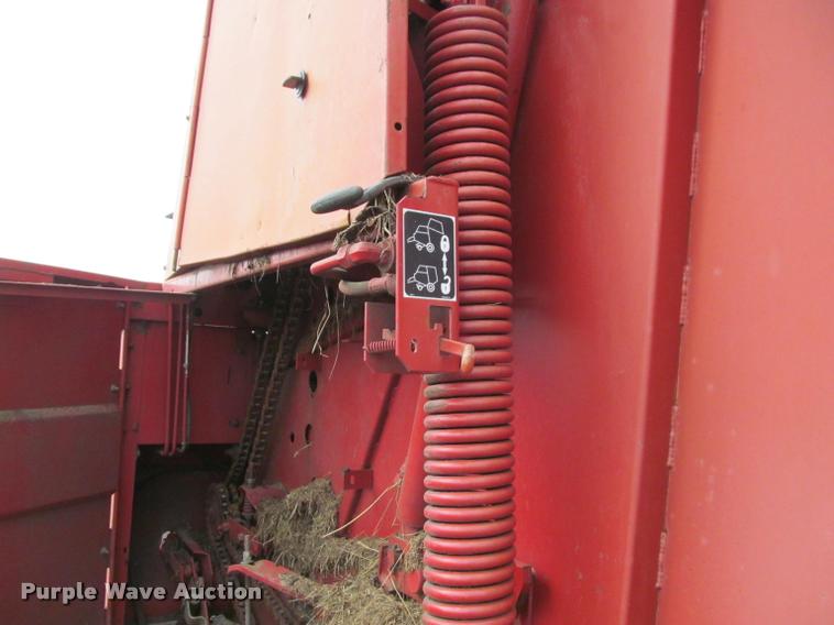 image for item K4881 1997 New Holland 664 round baler