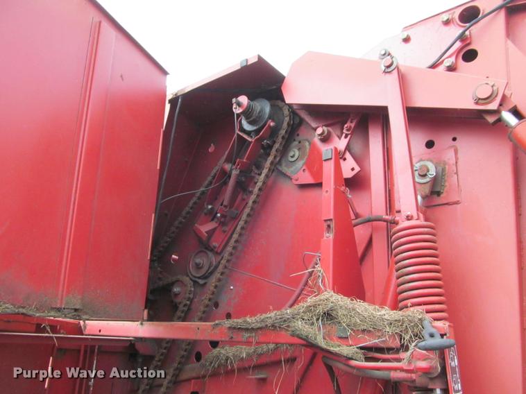 image for item K4881 1997 New Holland 664 round baler