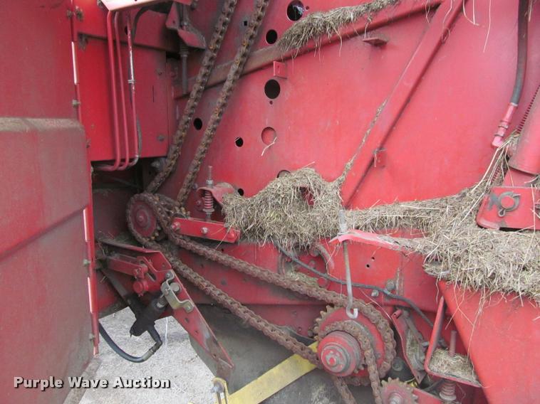 image for item K4881 1997 New Holland 664 round baler