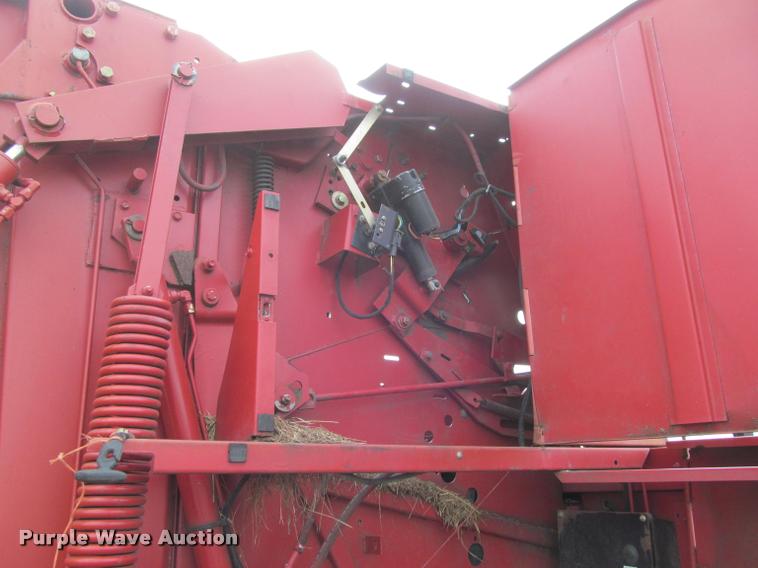 image for item K4881 1997 New Holland 664 round baler