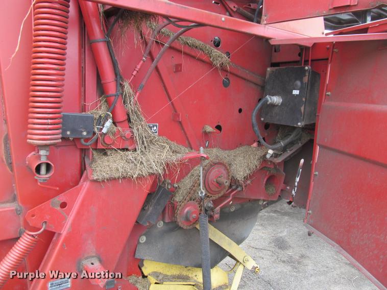 image for item K4881 1997 New Holland 664 round baler