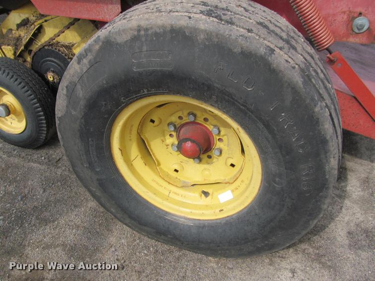 image for item K4881 1997 New Holland 664 round baler