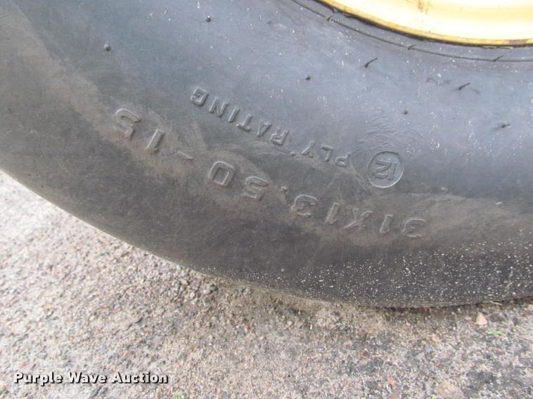 image for item K4881 1997 New Holland 664 round baler