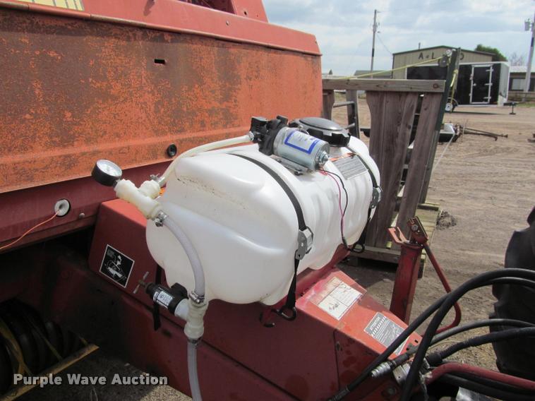 image for item K4881 1997 New Holland 664 round baler