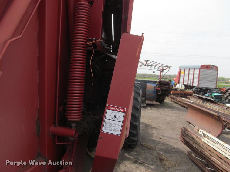 image for item K4881 1997 New Holland 664 round baler