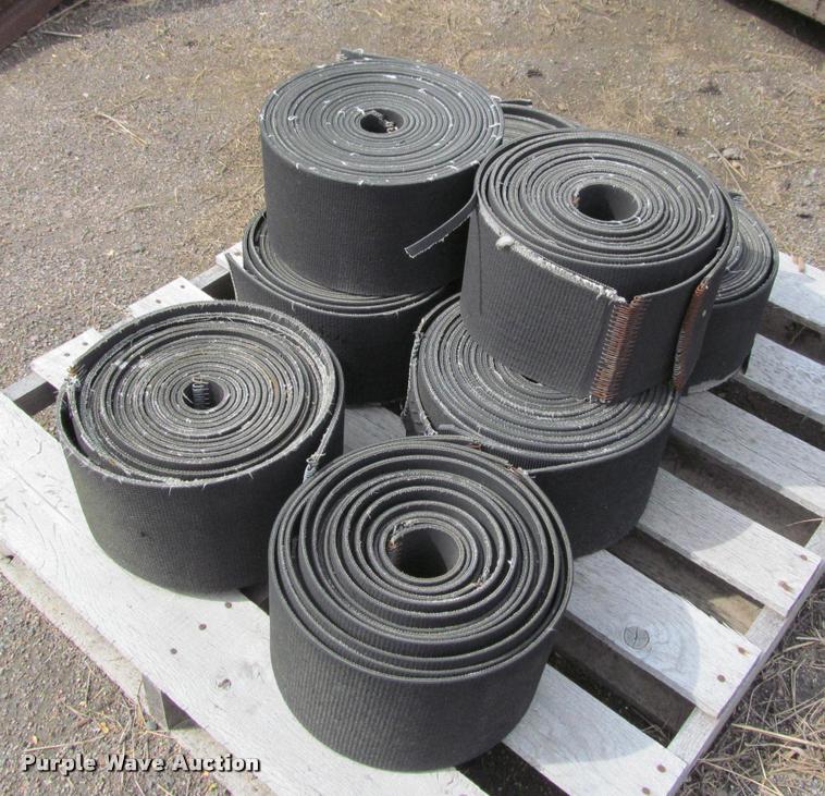 image for item K4881 1997 New Holland 664 round baler