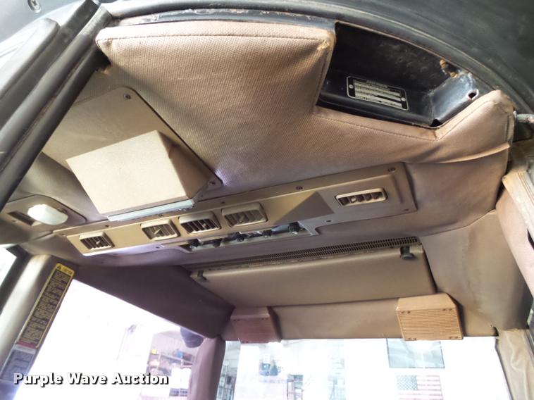 image for item L1525 1983 John Deere 4650 MFWD tractor