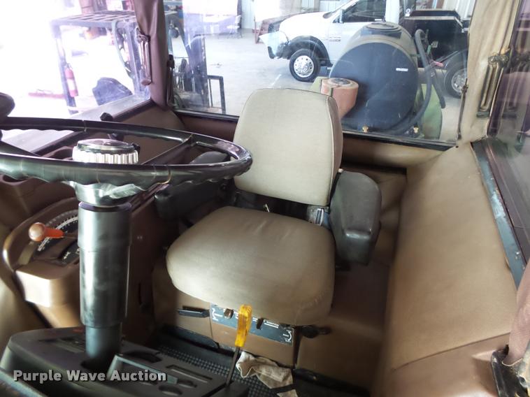 image for item L1525 1983 John Deere 4650 MFWD tractor