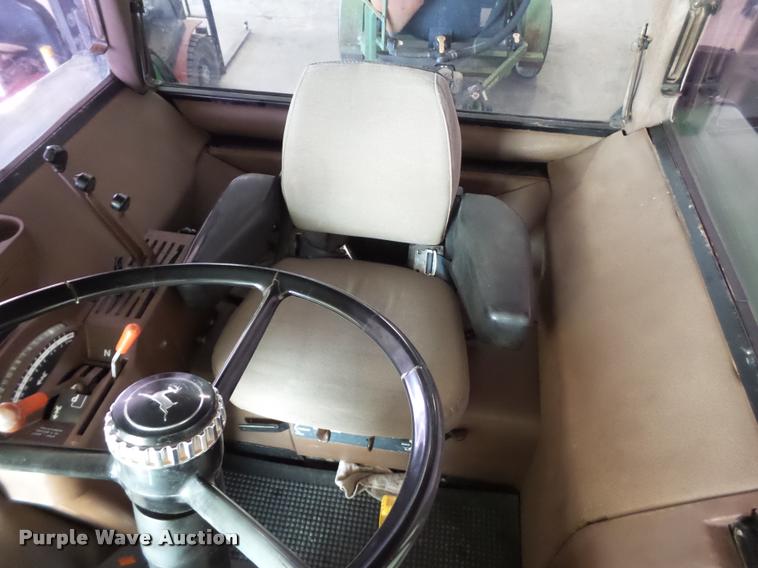 image for item L1525 1983 John Deere 4650 MFWD tractor