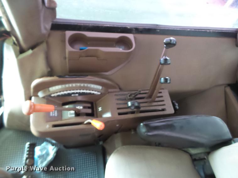 image for item L1525 1983 John Deere 4650 MFWD tractor