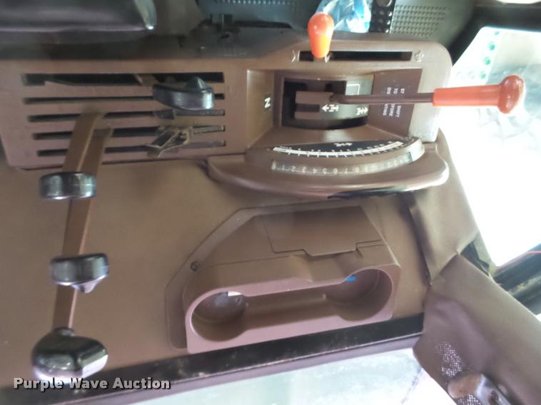 image for item L1525 1983 John Deere 4650 MFWD tractor