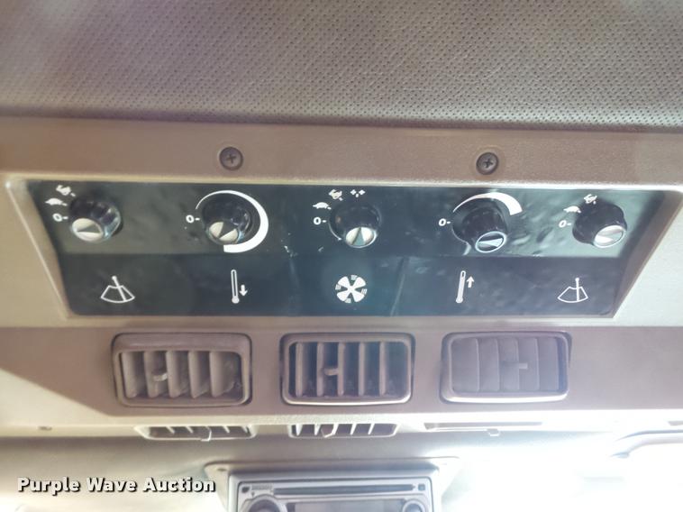 image for item L1525 1983 John Deere 4650 MFWD tractor