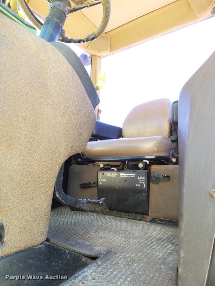 image for item L1526 1991 John Deere 4955 MFWD tractor