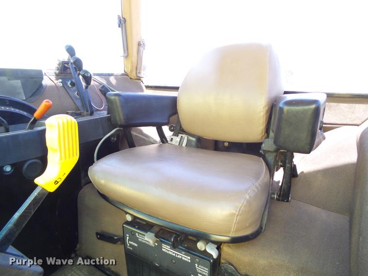 image for item L1526 1991 John Deere 4955 MFWD tractor