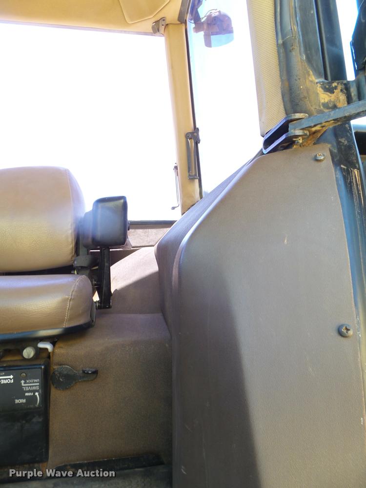 image for item L1526 1991 John Deere 4955 MFWD tractor