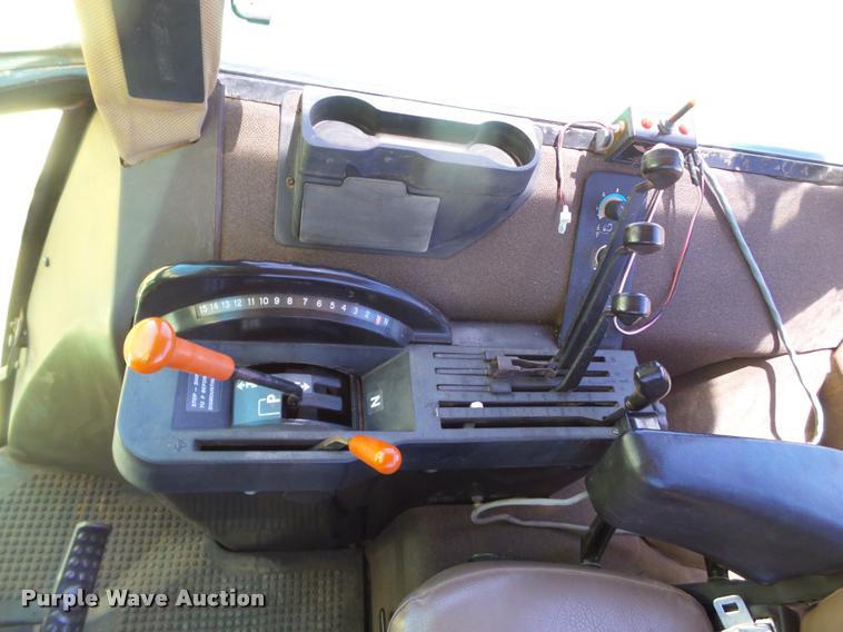 image for item L1526 1991 John Deere 4955 MFWD tractor