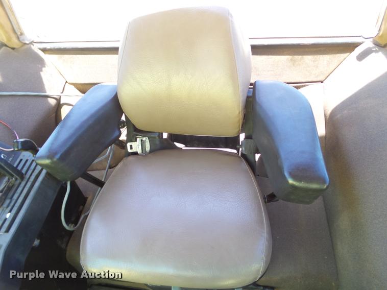 image for item L1526 1991 John Deere 4955 MFWD tractor