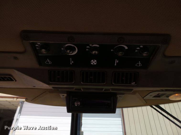 image for item L1526 1991 John Deere 4955 MFWD tractor