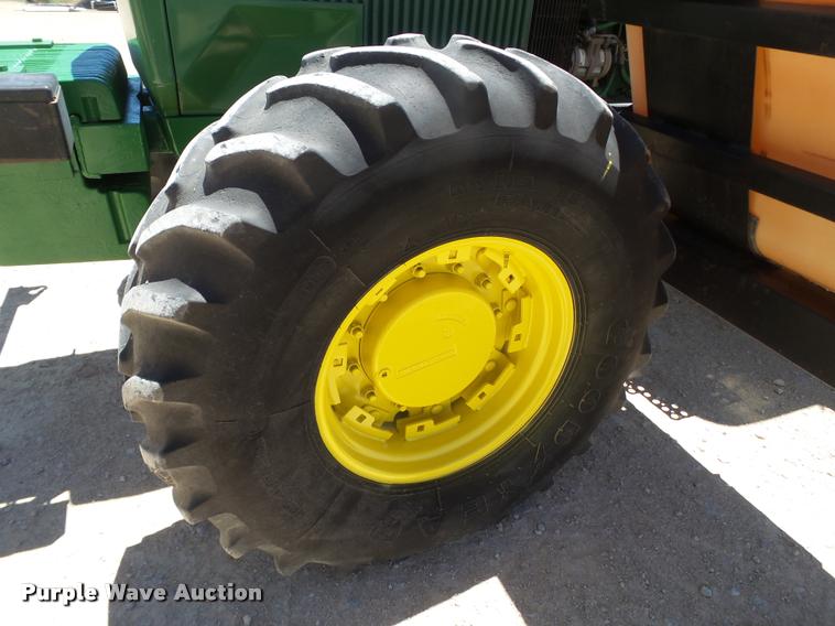 image for item L1526 1991 John Deere 4955 MFWD tractor