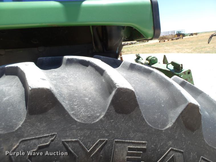 image for item L1526 1991 John Deere 4955 MFWD tractor