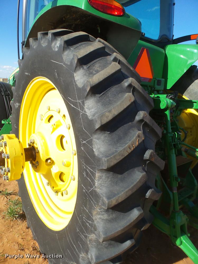 image for item L1528 2011 John Deere 8260R MFWD tractor