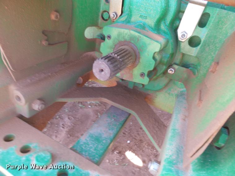 image for item L1528 2011 John Deere 8260R MFWD tractor