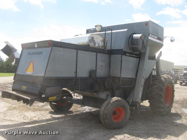 image for item L2356 1980 Gleaner L2 combine
