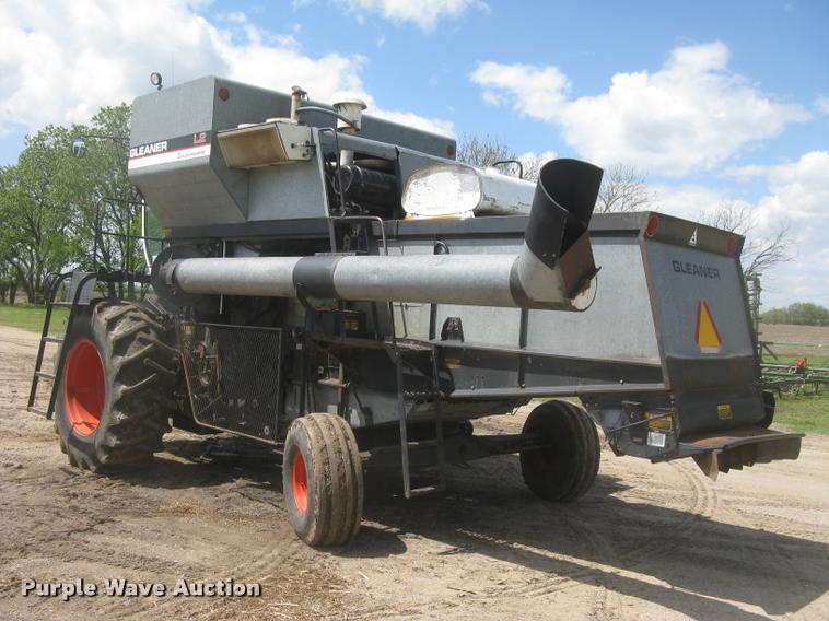 image for item L2356 1980 Gleaner L2 combine