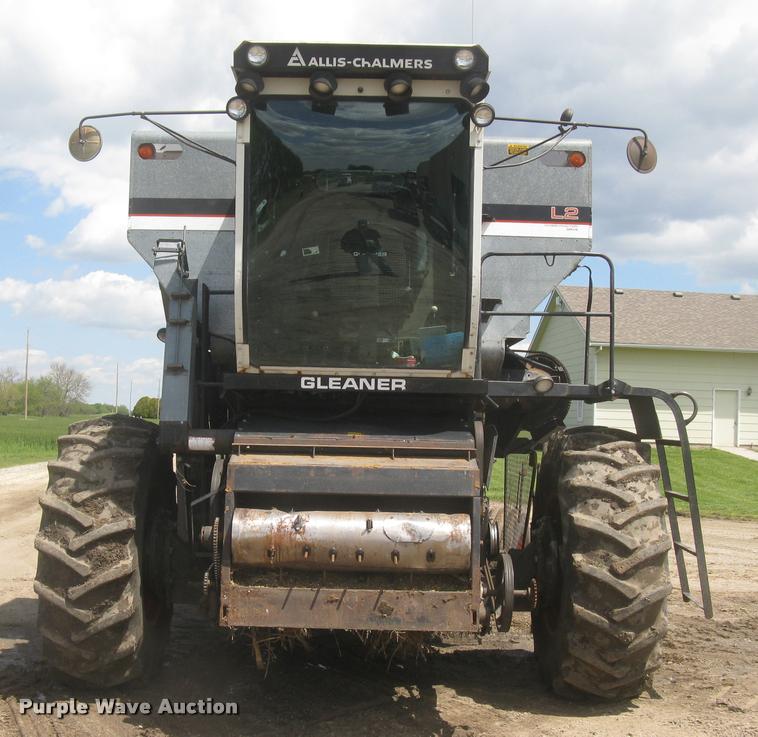 image for item L2356 1980 Gleaner L2 combine