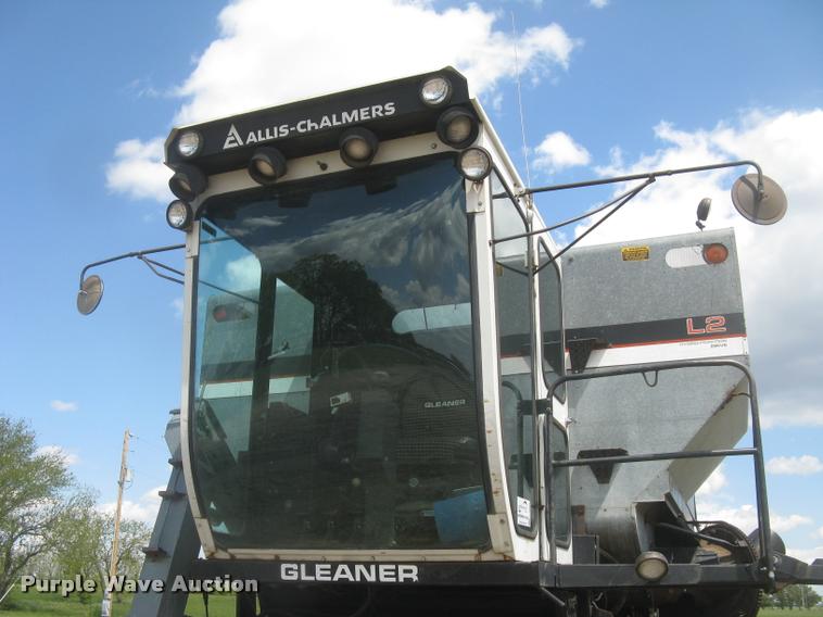 image for item L2356 1980 Gleaner L2 combine