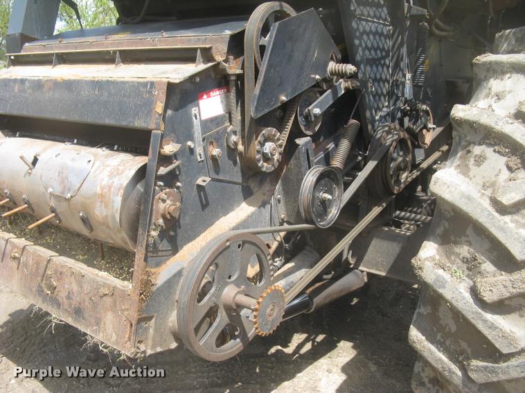 image for item L2356 1980 Gleaner L2 combine