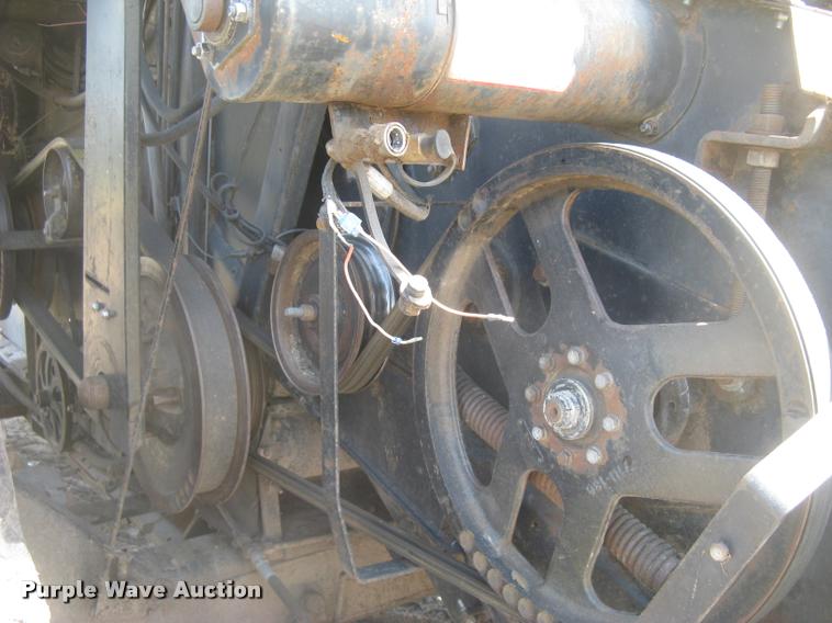 image for item L2356 1980 Gleaner L2 combine