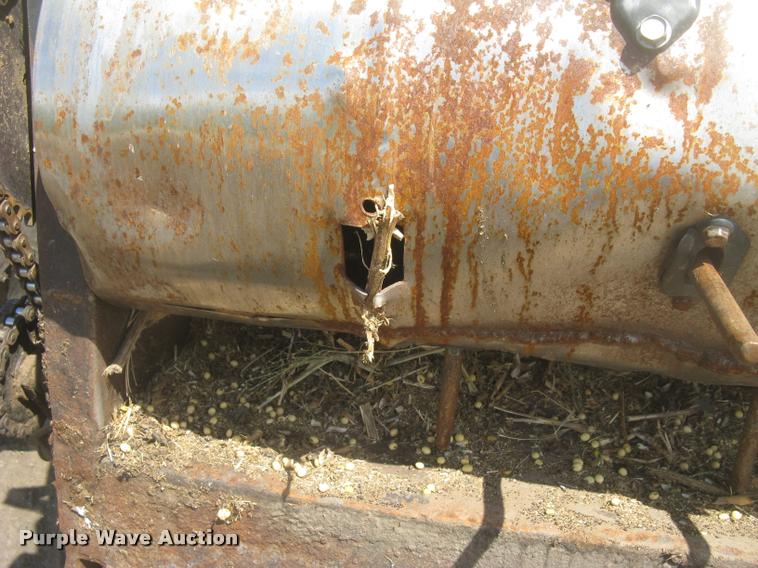 image for item L2356 1980 Gleaner L2 combine