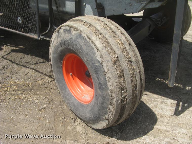 image for item L2356 1980 Gleaner L2 combine