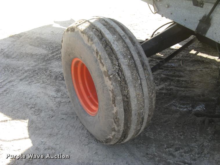 image for item L2356 1980 Gleaner L2 combine