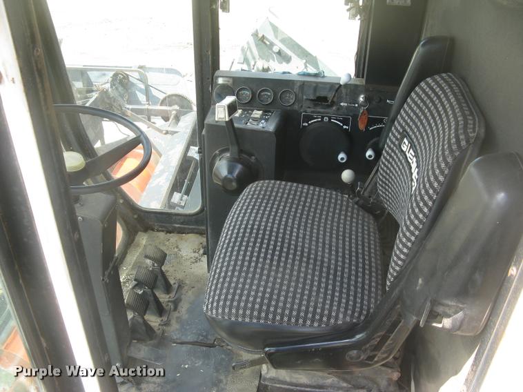 image for item L2356 1980 Gleaner L2 combine