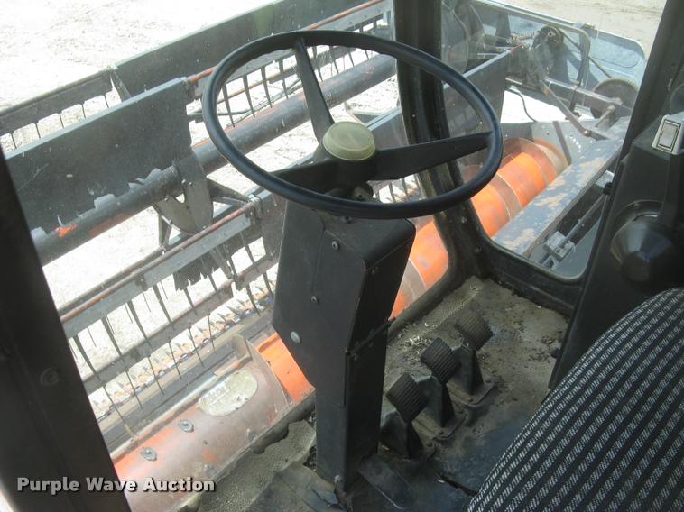 image for item L2356 1980 Gleaner L2 combine