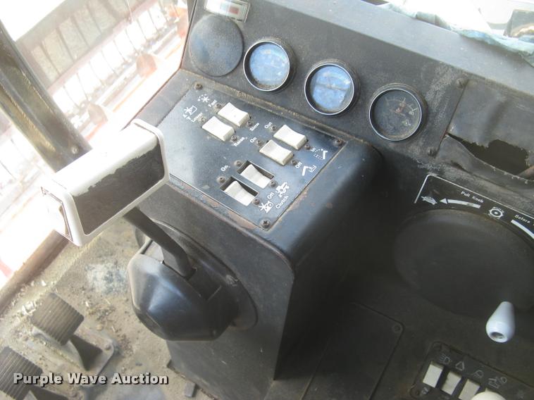 image for item L2356 1980 Gleaner L2 combine