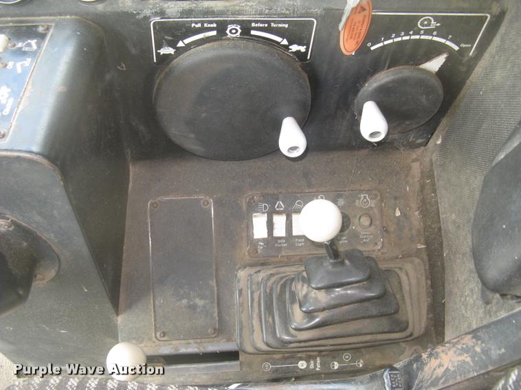 image for item L2356 1980 Gleaner L2 combine