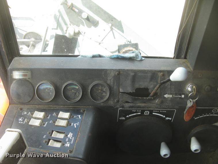 image for item L2356 1980 Gleaner L2 combine