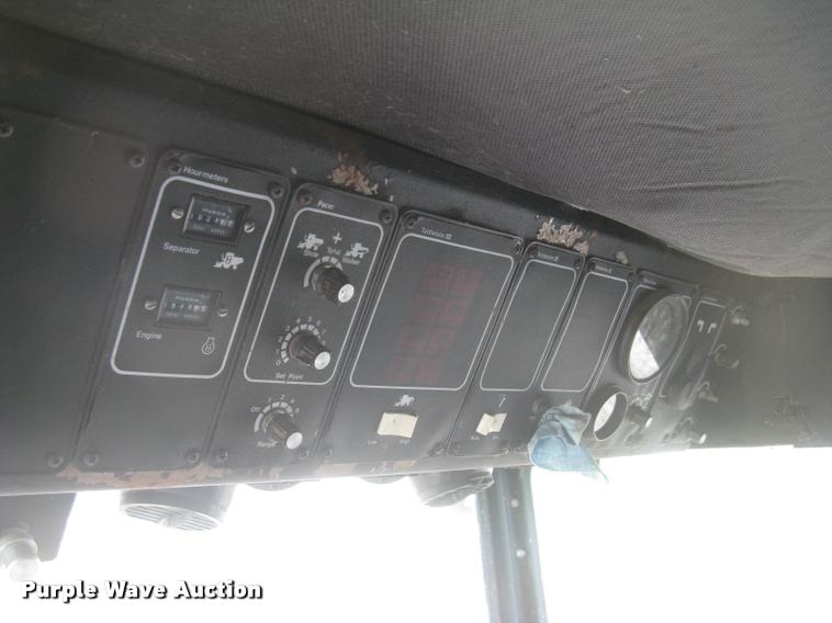 image for item L2356 1980 Gleaner L2 combine