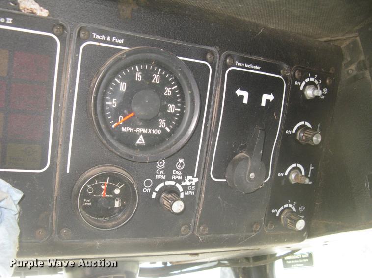 image for item L2356 1980 Gleaner L2 combine