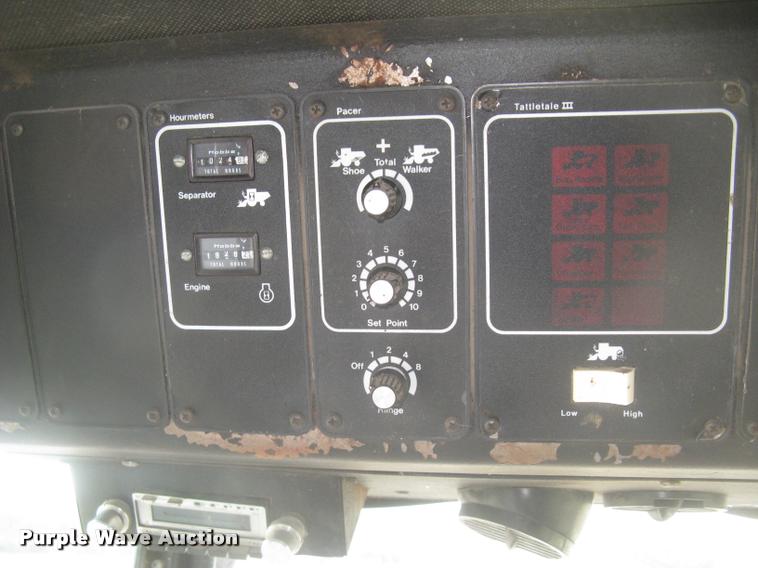 image for item L2356 1980 Gleaner L2 combine