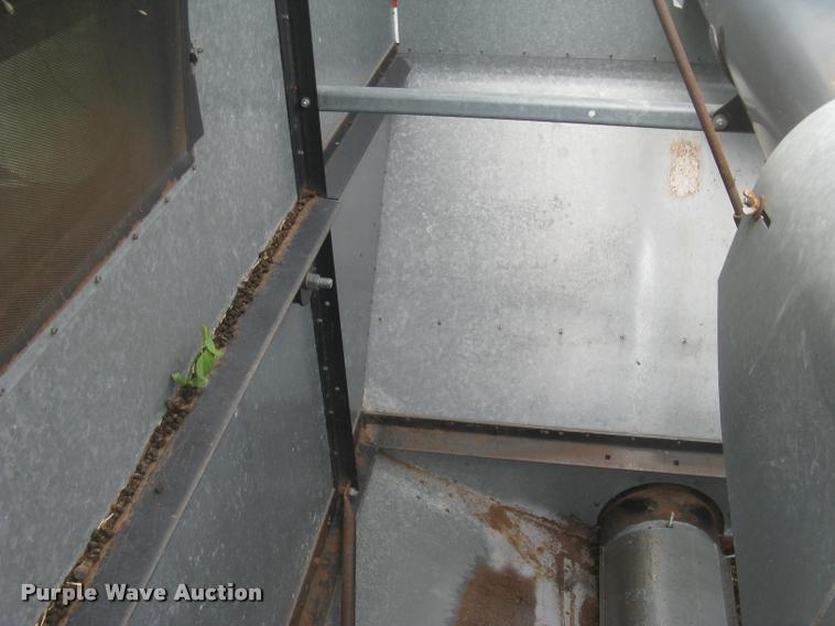 image for item L2356 1980 Gleaner L2 combine